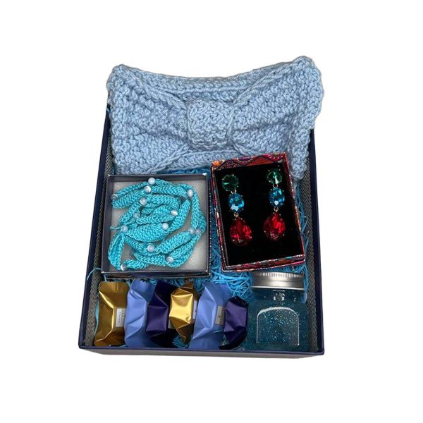 پک جعبه کادویی ولنتاین آبی ابر و بادی همراه با رگه های طلایی