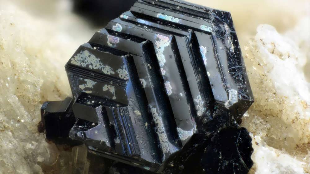 بیوتیت یا میکای سیاه