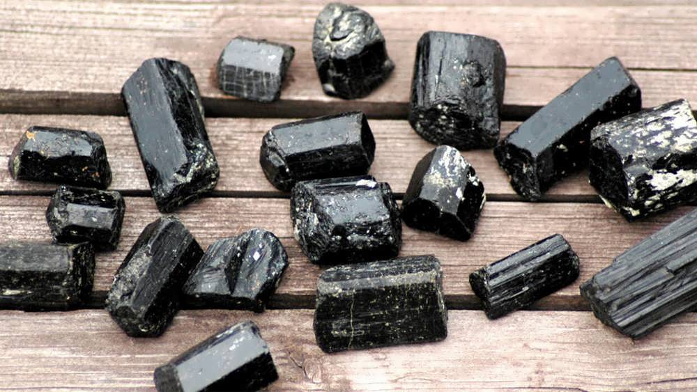 تورمالین سیاه