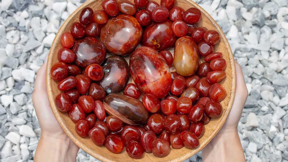 سنگ کارنلین در کاسه