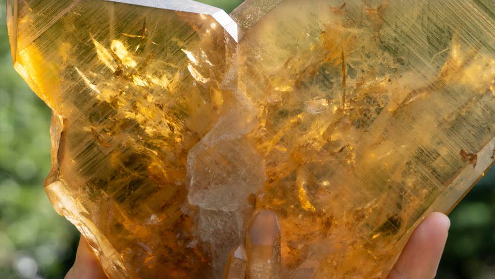 سنگ سیترین از نزدیک