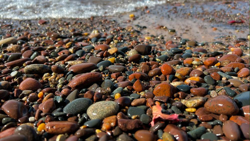 سنگ حاشیه حاشیه اقیانوس ها و دریاها