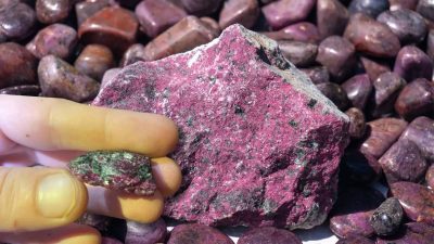 چگونه یک سنگ یا گوهر را تشخیص دهیم