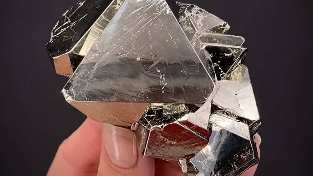 پیریت تقویت کننده اعتمادبه نفس