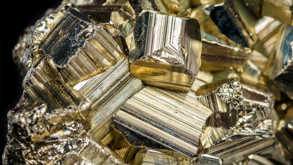 سنگ پیریت از نزدیک