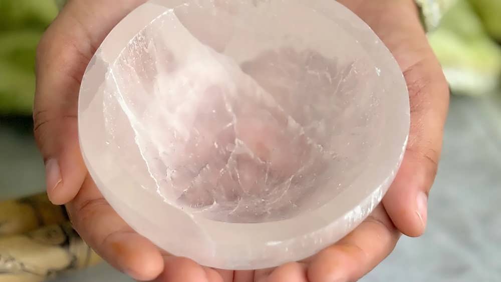 سنگ سلنیت شبیه کاسه