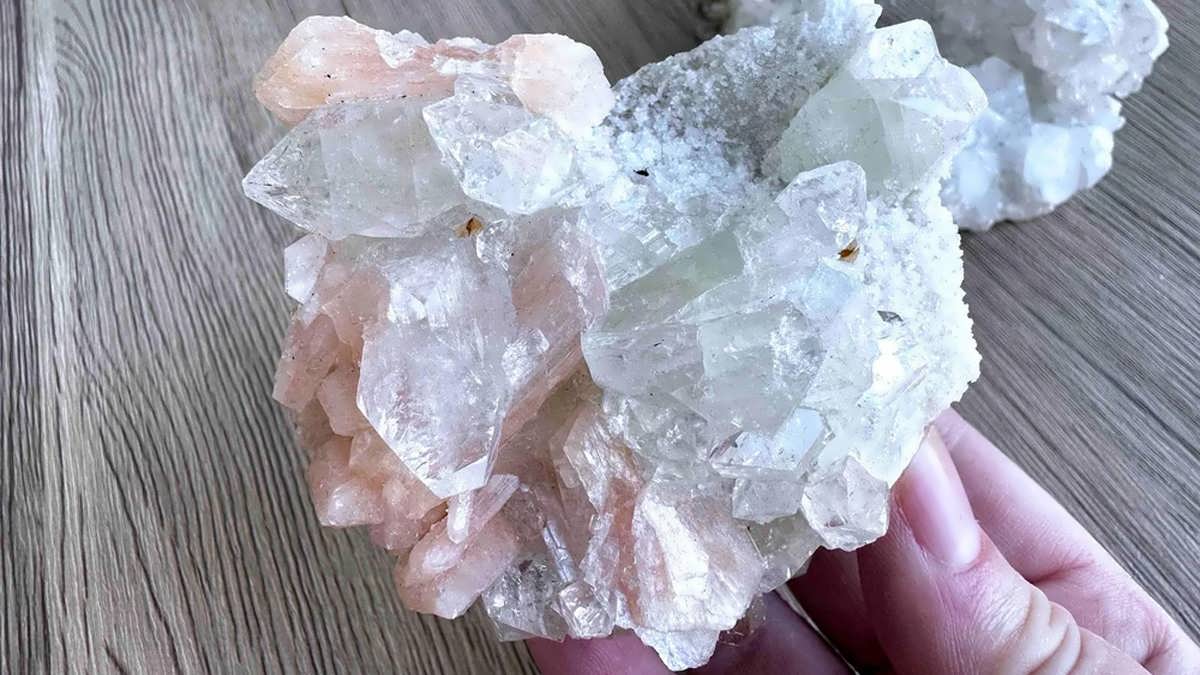 همه چیز درمورد سنگ آپوفیلیت