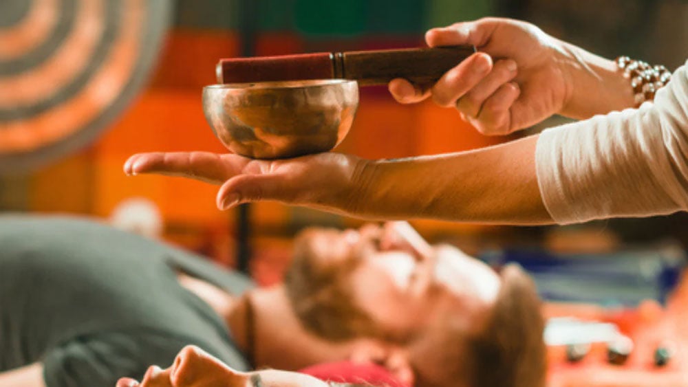 ۳ تکنیک قدرتمند برای مدیتیشن گروهی با کریستال ها