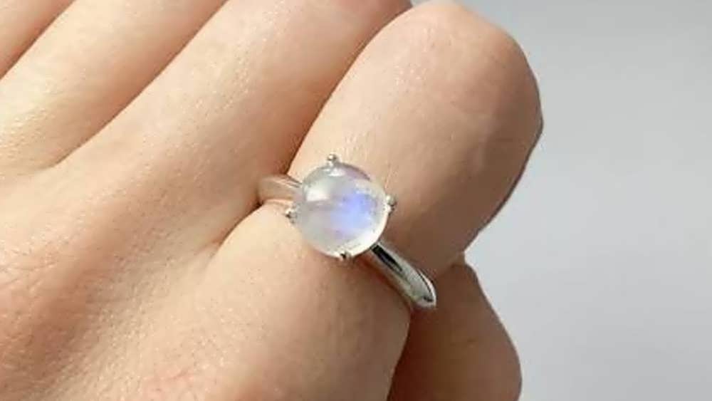 نحوه پاکسازی و شارژ سنگ ماه