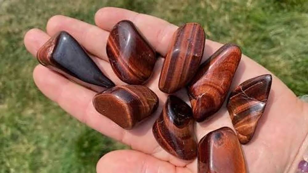 نحوه استفاده از کریستال چشم ببر قرمز برای مدیتیشن و تجلی خواسته ها