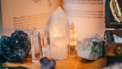 راهنمای جامع مراقبت، نگهداری و پاکسازی کریستال ها