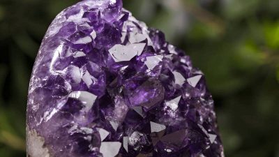 نگاهی کلی به سنگ آمیتیست