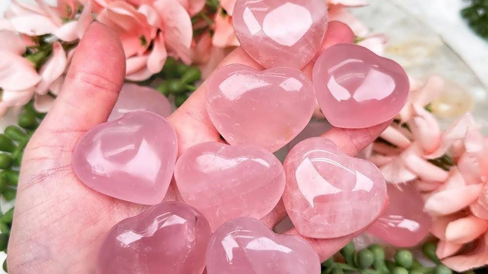 رز کوارتز برای مهربانیِ عاشقانه