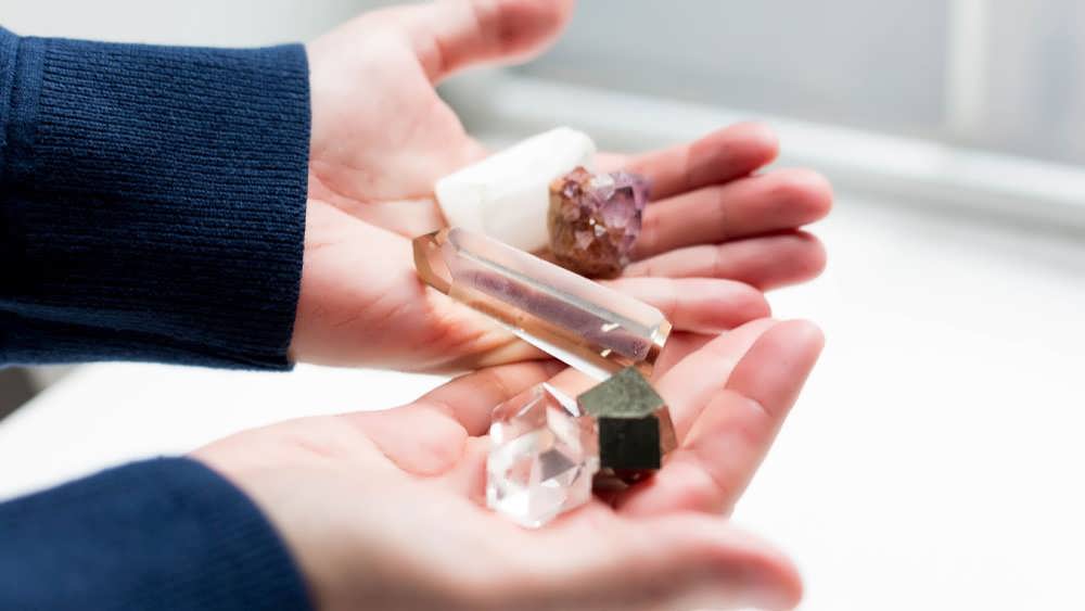نگهداری از کریستال ها (Storing crystals)