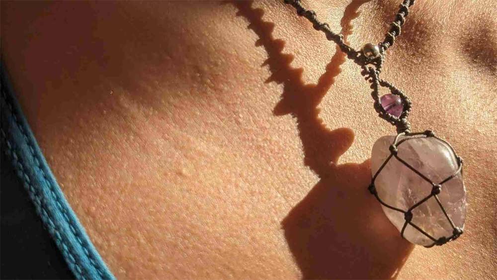 چرا گردنبند کریستالی می پوشیم