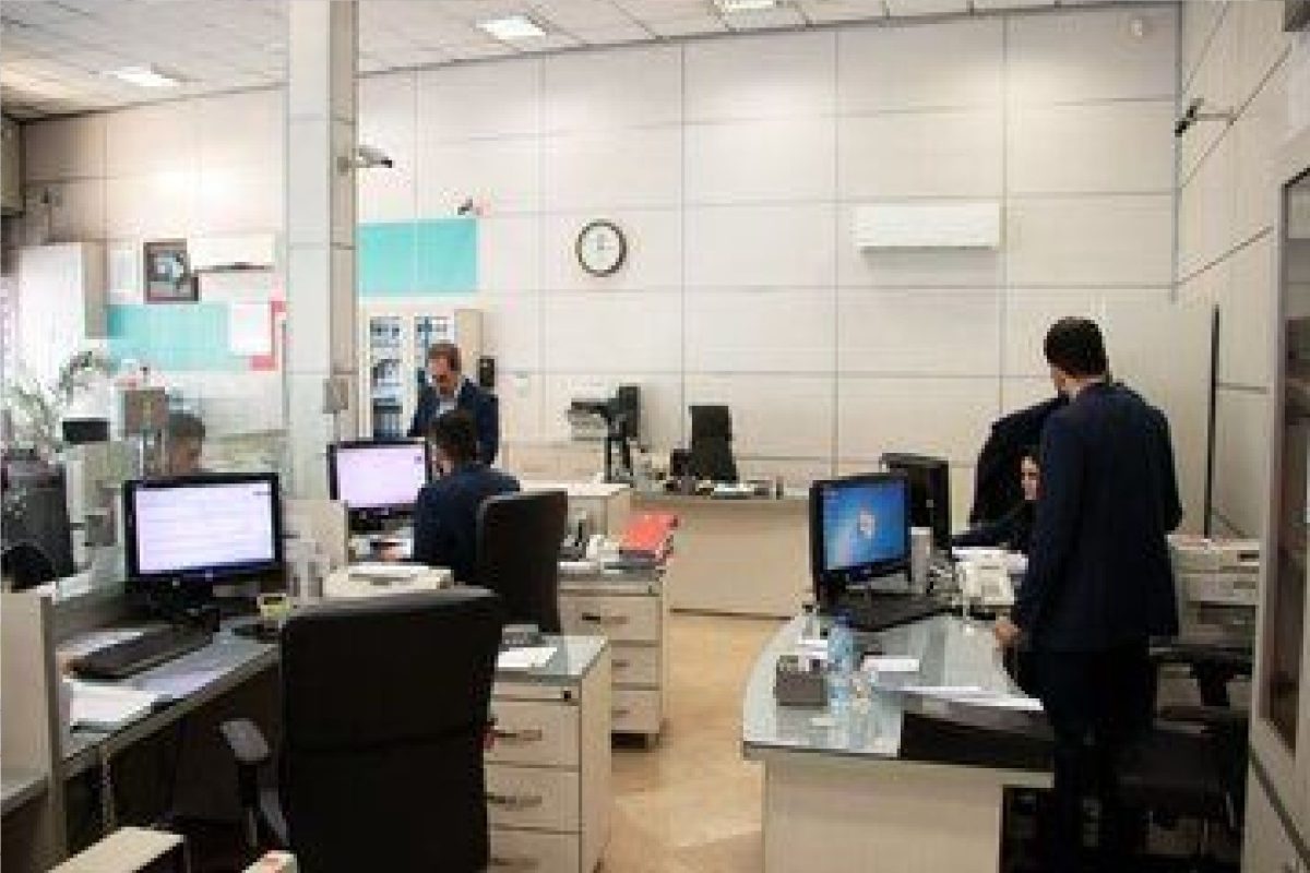 ترمیم حقوق کارمندان در دستور کار است+ جزئیات
