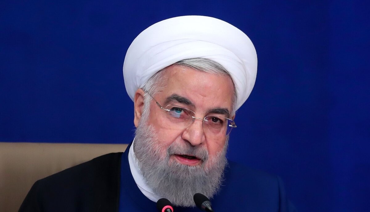 سفر به روزهای دور و پرخاطره؛ نگاهی به کودکی حسن روحانی در آغوش پدرش با موهای از ته تراشیده شده+عکس