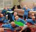 خلاقیت خنده دار مادر زبر و زرنگ برای حمل 8 قلوهایش با کالسکه سفارشی در خیابان حماسه ساز شد+عکس/ هنر نزد مادران است و بس!