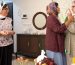 نگاهی به چیدمان شاهانه و سنتی خونه مجردی خاطره حاتمی در برنامه «شام ایرانی» / از مبلمان کلاسیک و کابینت‌های مدرن آشپزخانه تا تابلوی هنری و گل‌های انرژی بخش