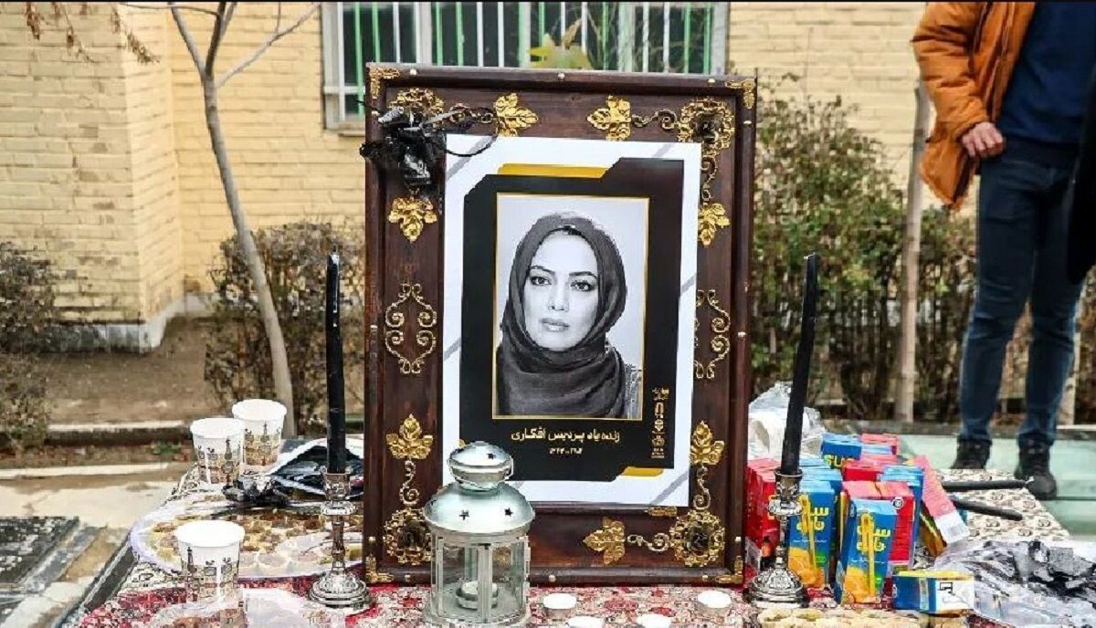 نگاهی به سینی های تزئین شده خرما و حلوای هنرمندان پیشکسوت ایرانی روی میزهای عزای شیک و زیبایشان/روحشان شاد و یادشان گرامی+عکس