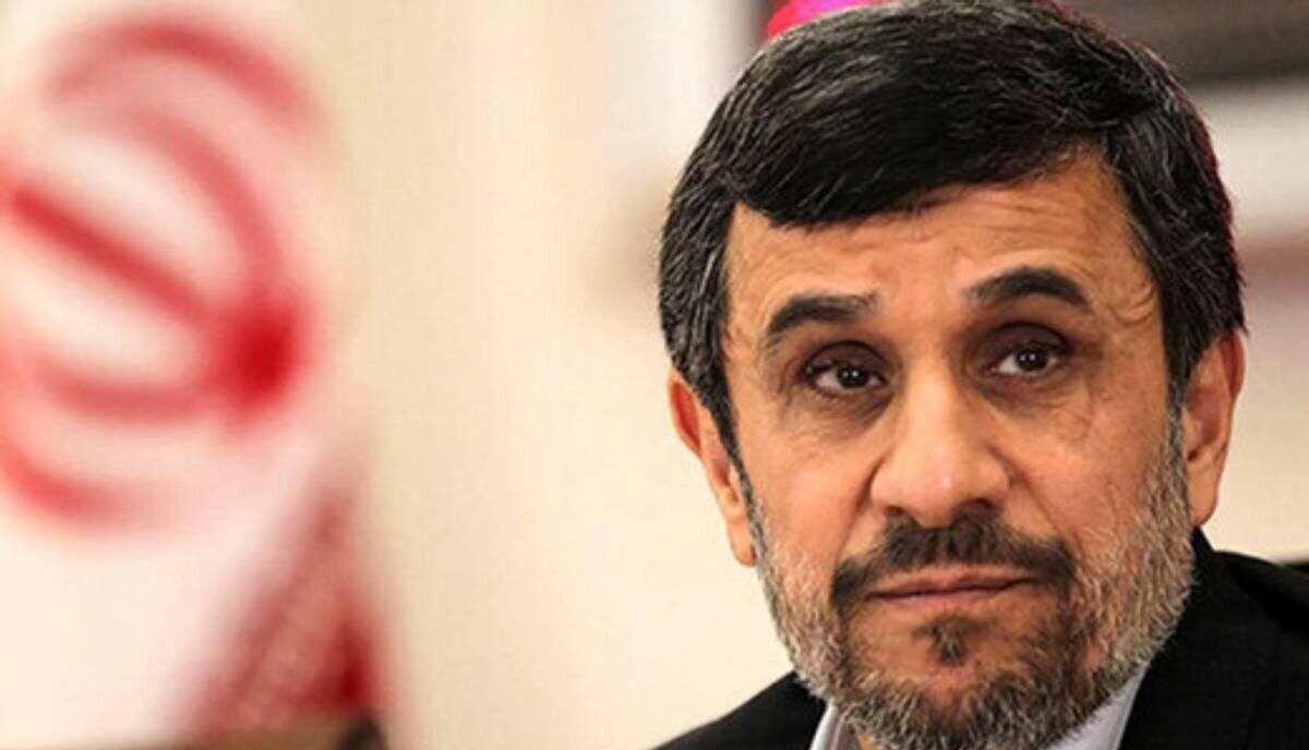 نگاهی به جشن تولد 68 سالگی محمود احمدی نژاد در دانشگاه / تزئین زیبای کیک شکلاتی با توت فرنگی