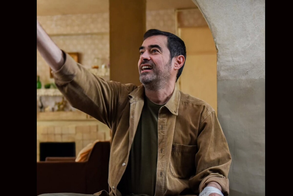 نگاهی به خونه زندگیِ مثلِ باغ شهاب حسینی و ساناز ارجمند با استخر روباز وسط حیاط/ خونه نگو کاخ بگو عمارت بگو/ دارندگی و برازندگی+ویدئو