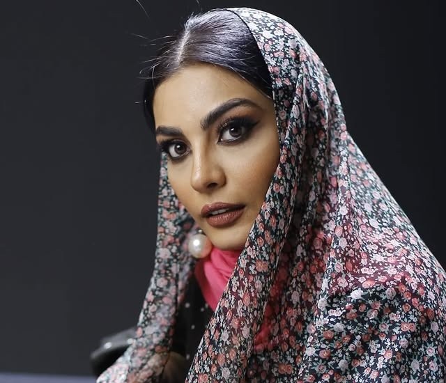 نگاهی به خانه دنج صحرا اسداللهی؛ کرسی قدیمی و حال‌وهوای نوستالژیک میزبان شام ایرانی + عکس