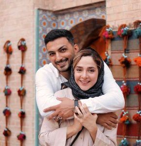 نگاهی به دکوراسیون لوکس منزل المیرا دهقانی؛ از تابلو هنری خاص تا شمعدان‌های برنجی
