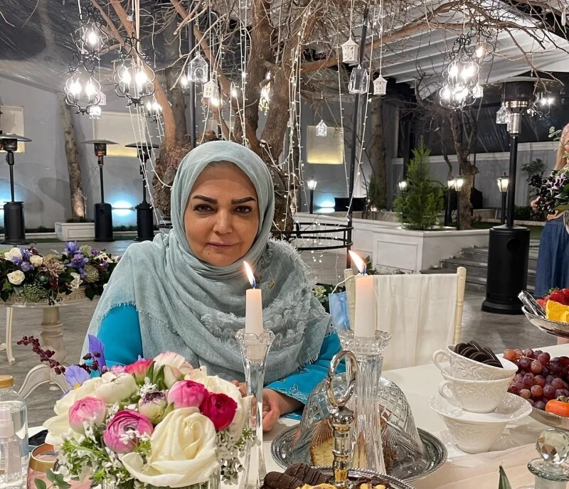 نگاهی به منزل فوق العاده مدرن و لاکچری الهه رضایی مجری محبوب نوستالژی/ چیدمان مبلمان تلفیقی، تابلو هنری، آباژور ایستاده و...