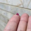سنگ زینتی یاقوت کد 1052 روی انگشت