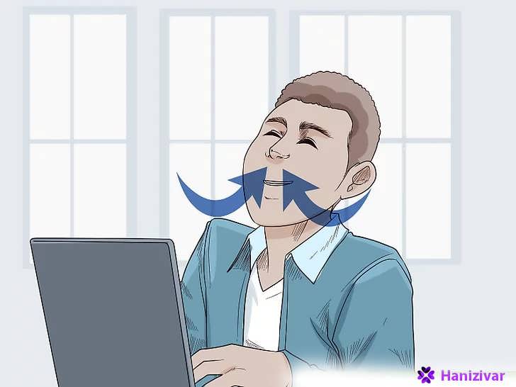 مردی در حال کشیدن نفس عمیق پشت لپ تاپ برای کاهش استرس