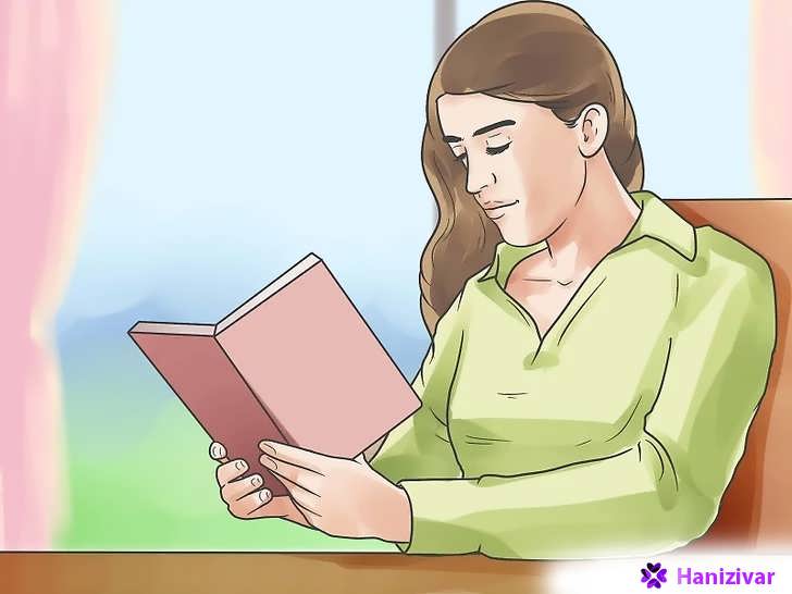 زنی در حال مطالعه کتاب در محیطی آرام برای کاهش استرس پیش از خواب.