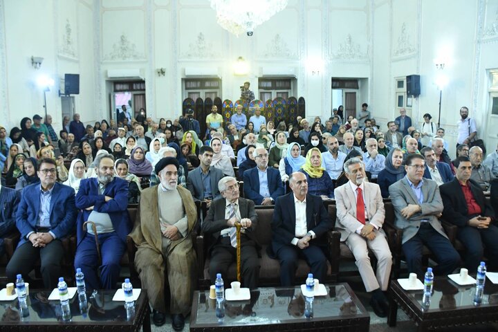 حافظ را با فال نمیتوان شناخت؛ روایت استادان از راز ماندگاری غزلها